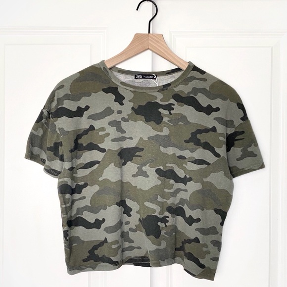 Zara Tops - Zara camo print crop top